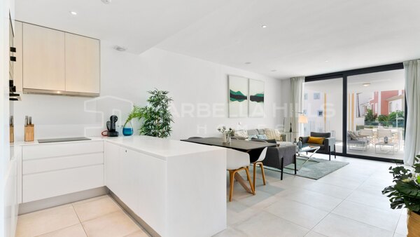 Modernes 2-Schlafzimmer-Apartment in Cortijo del Golf, Estepona Ost