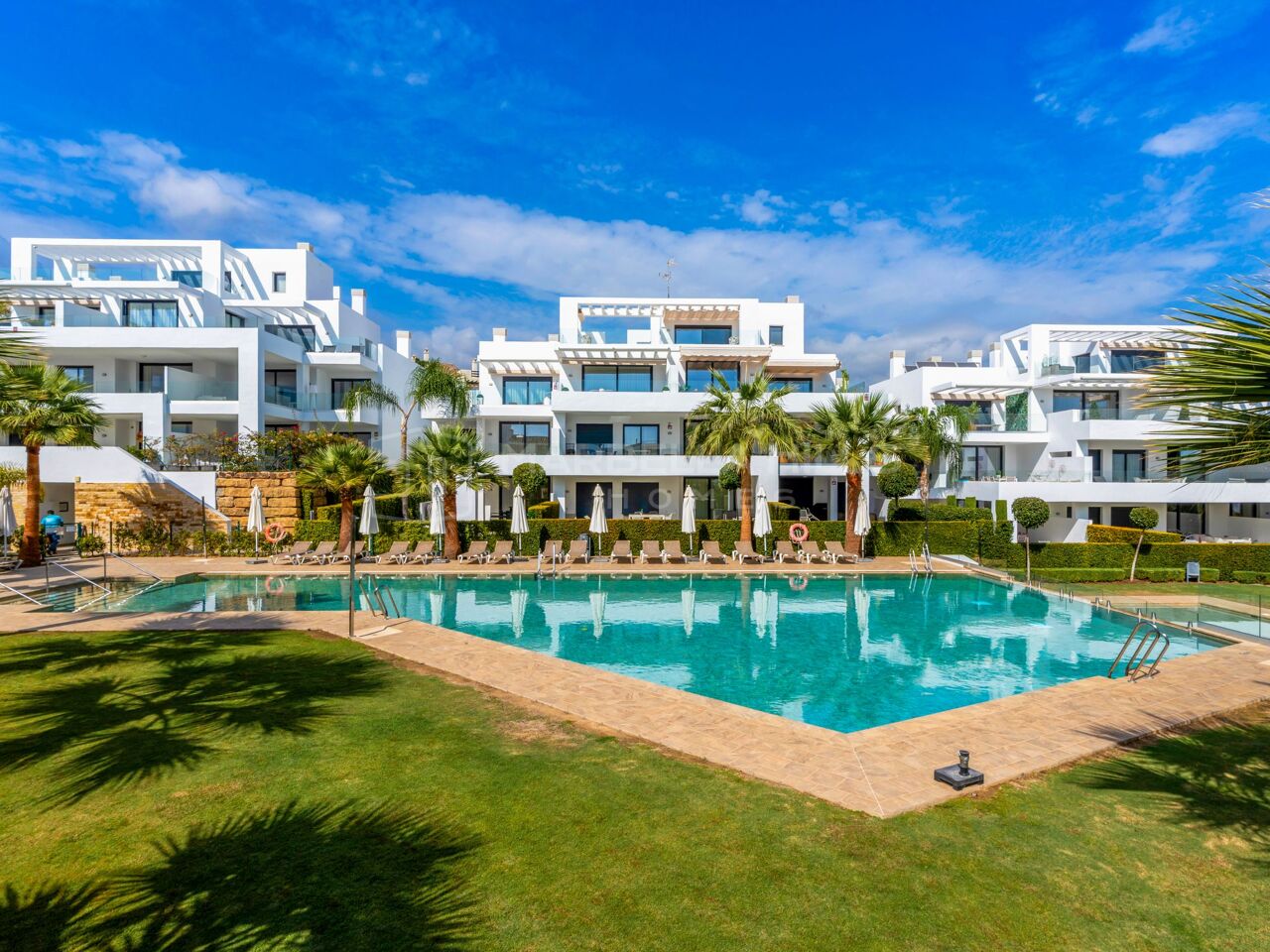 Modern 2-Bedroom Apartment for Sale in Cortijo del Golf, Estepona East