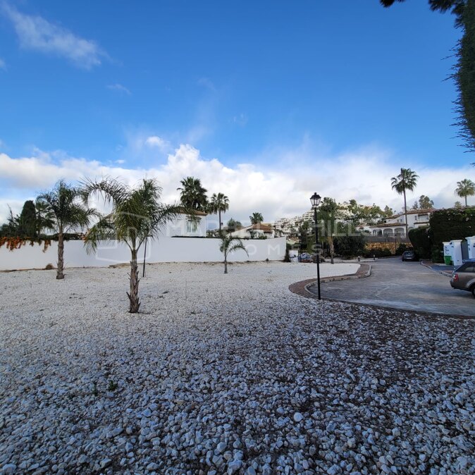 Prime South-Facing Plot with Project in Marbella Country Club, Nueva Andalucía