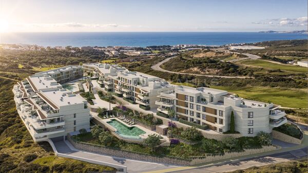 Kalifornia: New Apartments Between Two Golf Courses in West Estepona