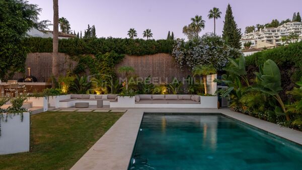 Villa reformada de 4 dormitorios con piscina climatizada en Marbella Country Club