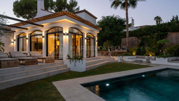Villa reformada de 4 dormitorios con piscina climatizada en Marbella Country Club