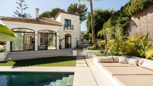Villa reformada de 4 dormitorios con piscina climatizada en Marbella Country Club