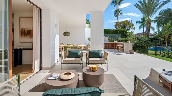 Renovierte Erdgeschoss-Maisonette mit 4 Schlafzimmern in erster Golflinie Los Naranjos, Alcores del Golf, Nueva Andalucía