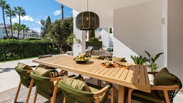 Renovierte Erdgeschoss-Maisonette mit 4 Schlafzimmern in erster Golflinie Los Naranjos, Alcores del Golf, Nueva Andalucía