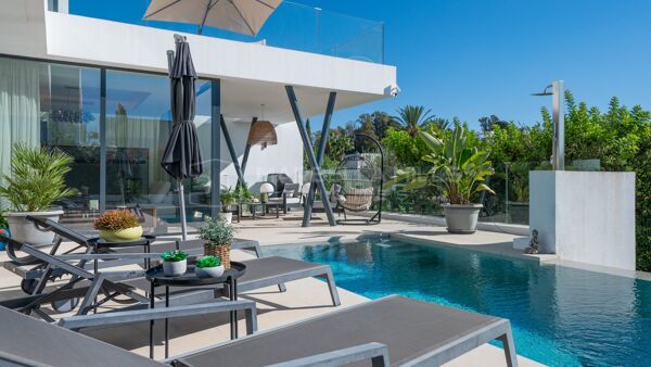 Moderne Villa in erster Golflinie mit Meerblick in El Campanario