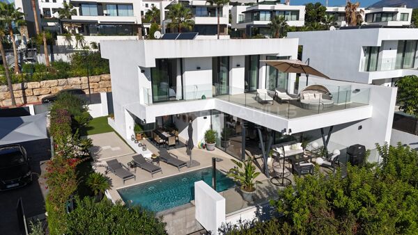 Moderne Villa in erster Golflinie mit Meerblick in El Campanario