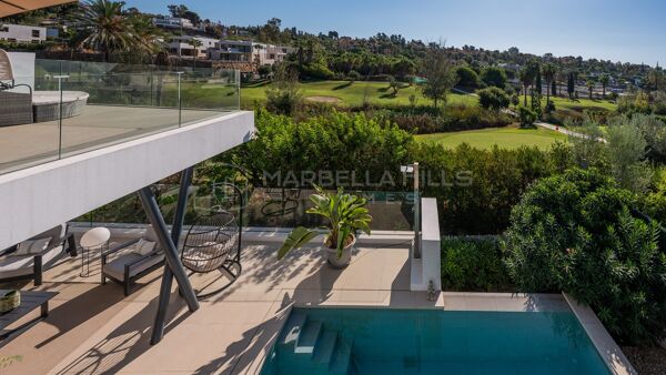 Moderne Villa in erster Golflinie mit Meerblick in El Campanario