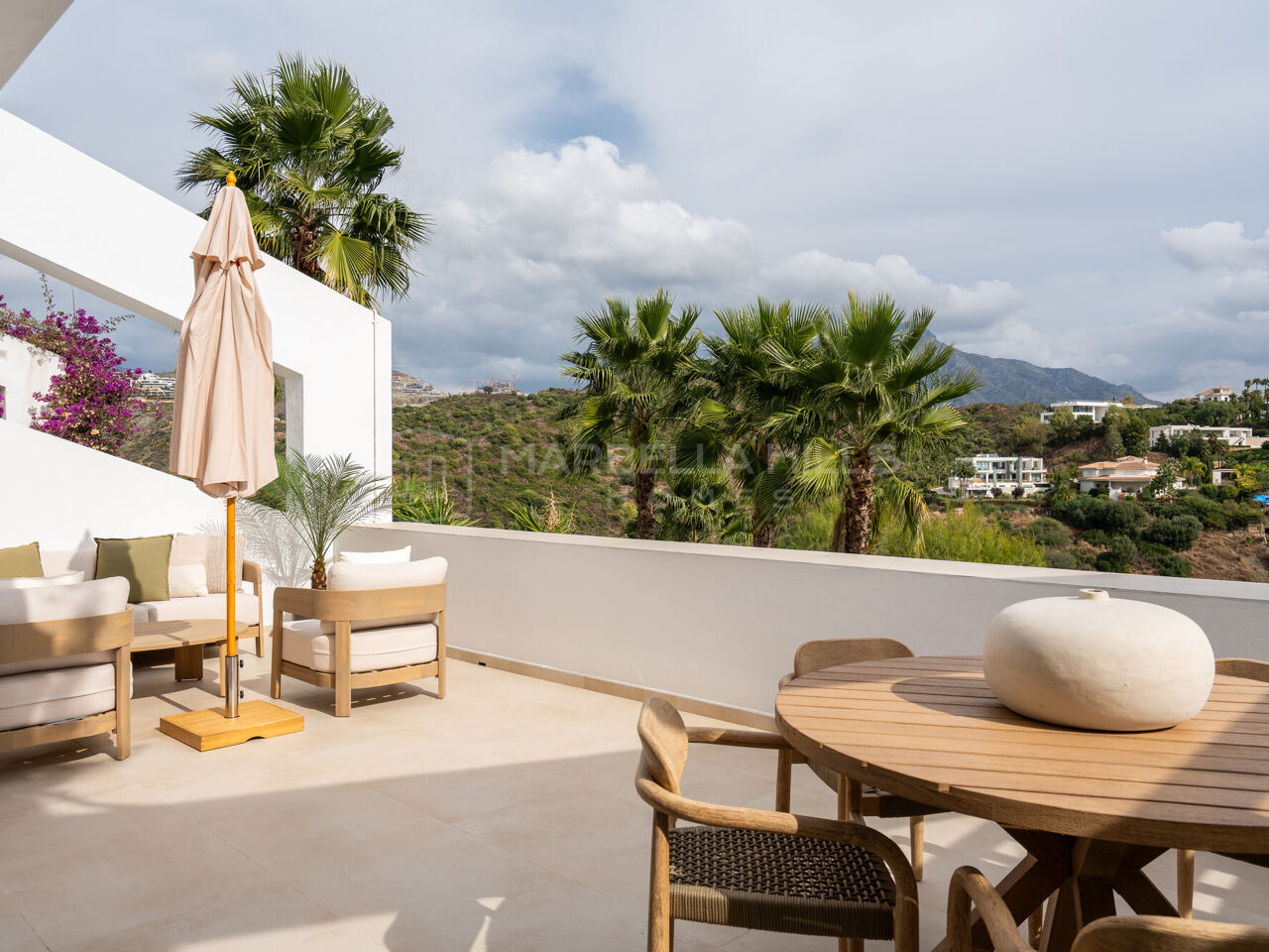 Apartamento reformado de dos dormitorios con vistas al mar y al golf en Mirador, La Quinta