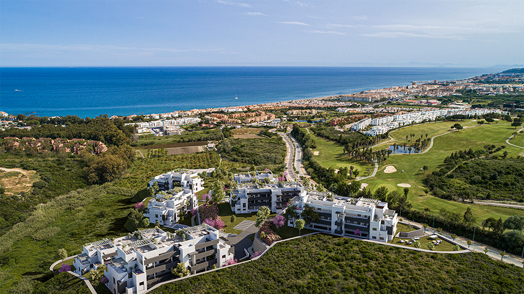 Alura Living Casares Costa, luxurious Mediterranean lifestyle between golf and the sea.