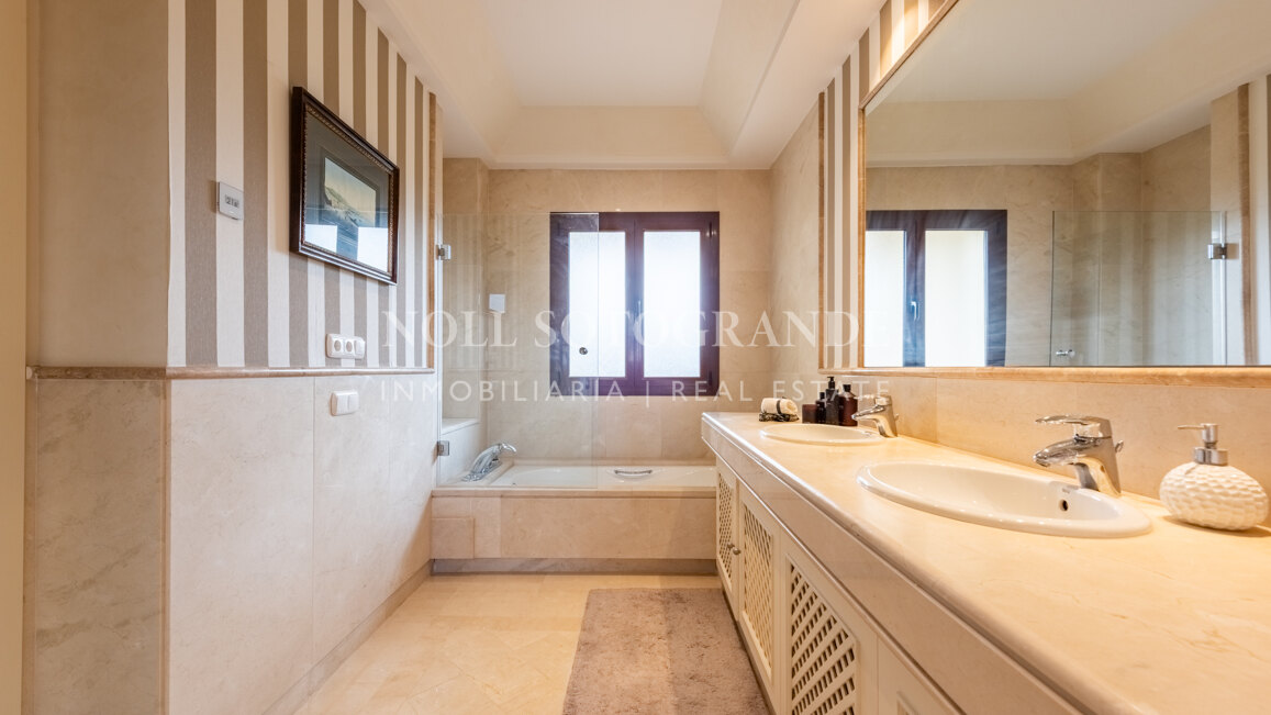 Elegantes Penthouse in Valgrande, unmittelbarer Nähe zum Royal Golf Club Valderrama