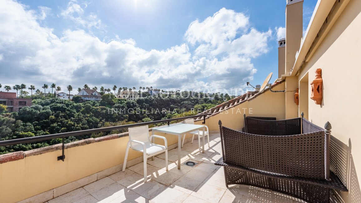 Elegantes Penthouse in Valgrande, unmittelbarer Nähe zum Royal Golf Club Valderrama