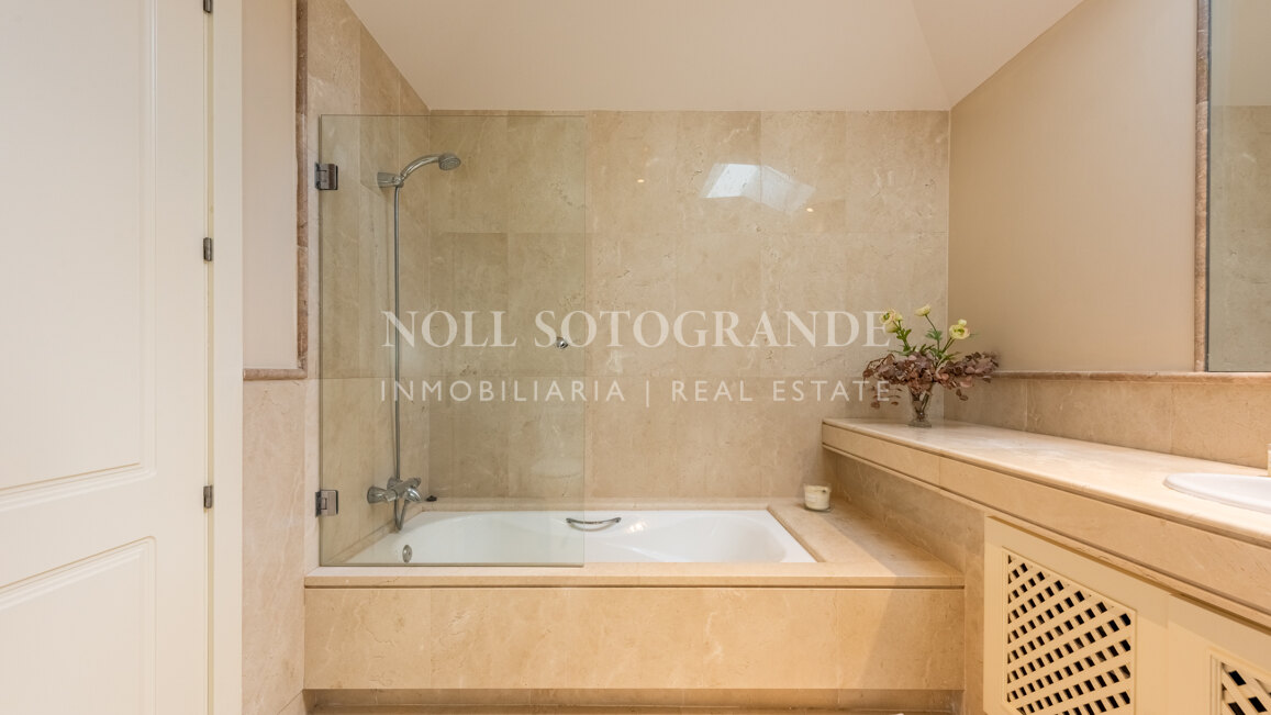 Elegantes Penthouse in Valgrande, unmittelbarer Nähe zum Royal Golf Club Valderrama