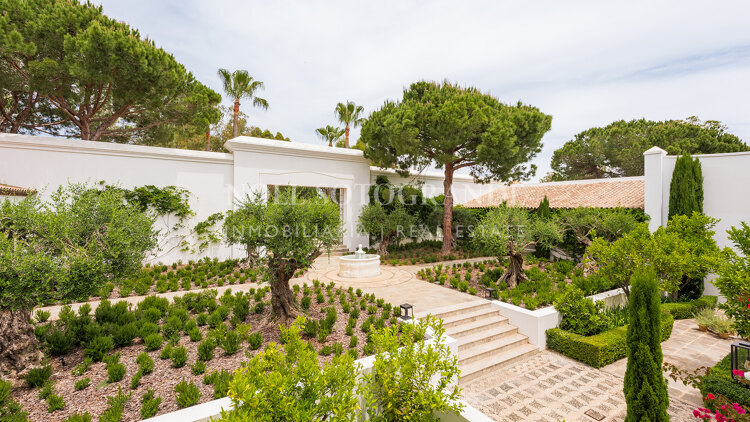 Cortijo El Olivo – Andalusian Masterpiece with Golf Views in Sotogrande Alto