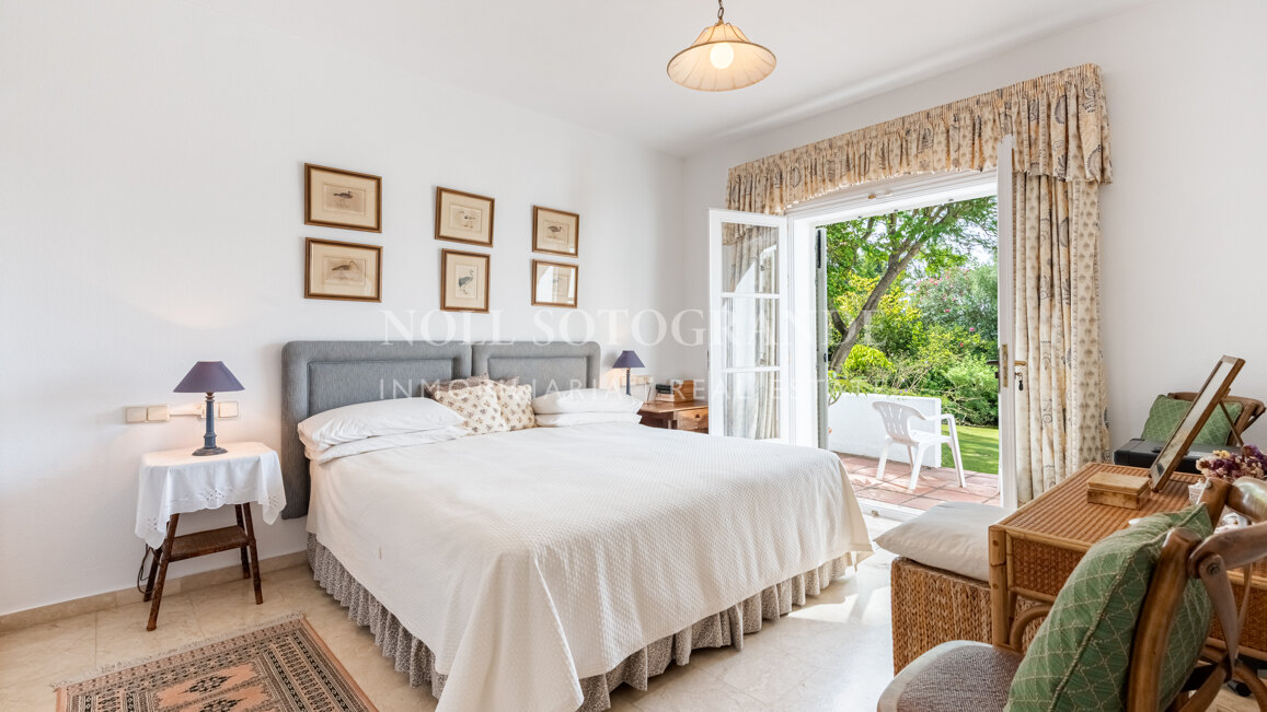 Villa Eucalyptus Bloom - Sotogrande Alto, Charmante traditionelle Villa zu verkaufen