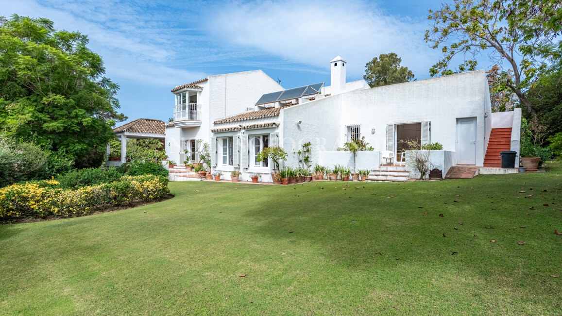 Villa Eucalyptus Bloom - Sotogrande Alto, Charmante traditionelle Villa zu verkaufen