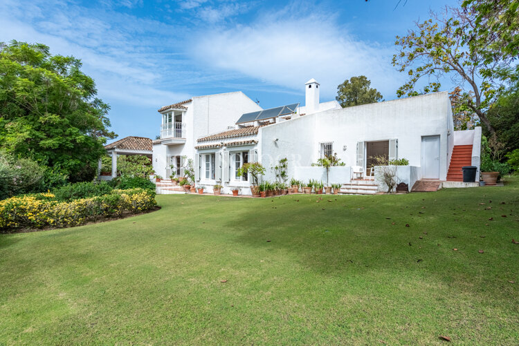 Villa Eucalyptus Bloom - Sotogrande Alto, Charmante traditionelle Villa zu verkaufen