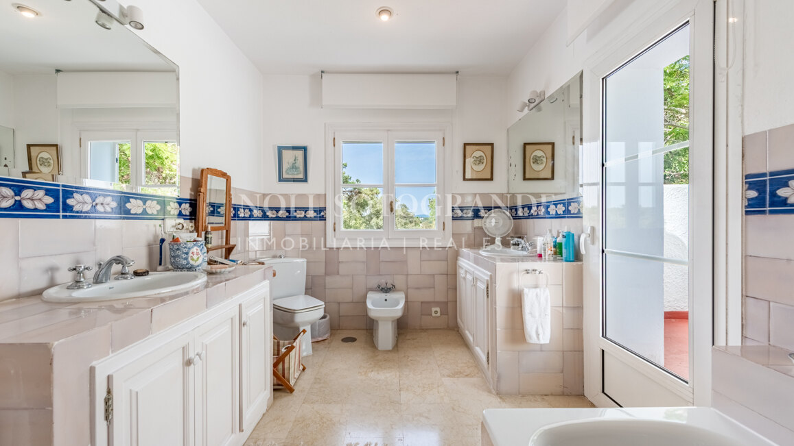 Villa Eucalyptus Bloom - Sotogrande Alto, Charmante traditionelle Villa zu verkaufen