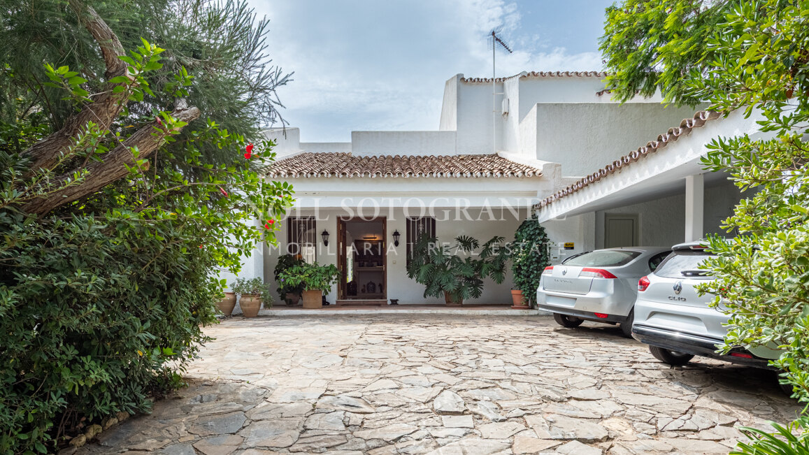 Villa Eucalyptus Bloom - Sotogrande Alto, Charmante traditionelle Villa zu verkaufen