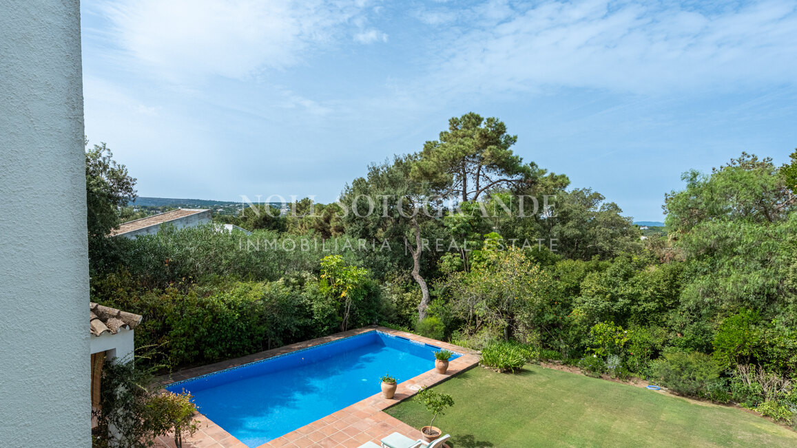 Villa Eucalyptus Bloom - Sotogrande Alto, Charmante traditionelle Villa zu verkaufen