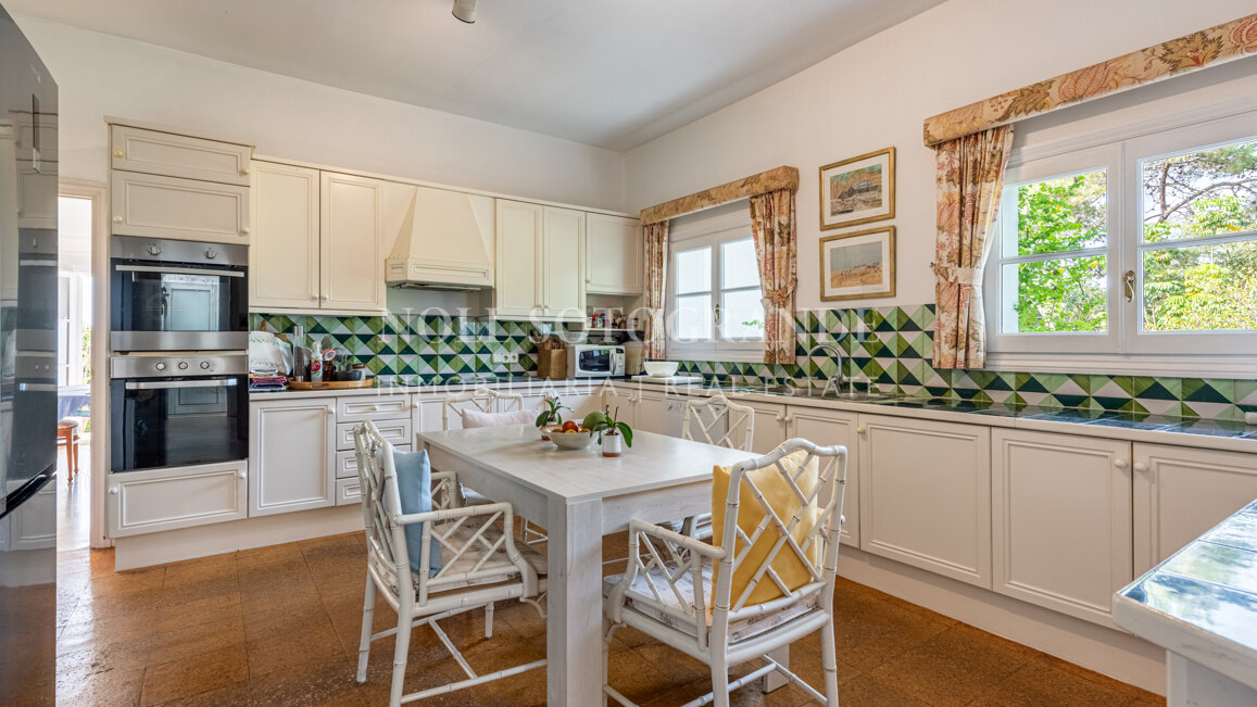 Villa Eucalyptus Bloom - Sotogrande Alto, Charmante traditionelle Villa zu verkaufen