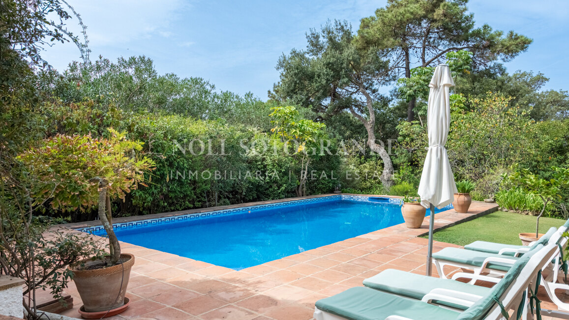 Villa Eucalyptus Bloom - Sotogrande Alto, Charmante traditionelle Villa zu verkaufen