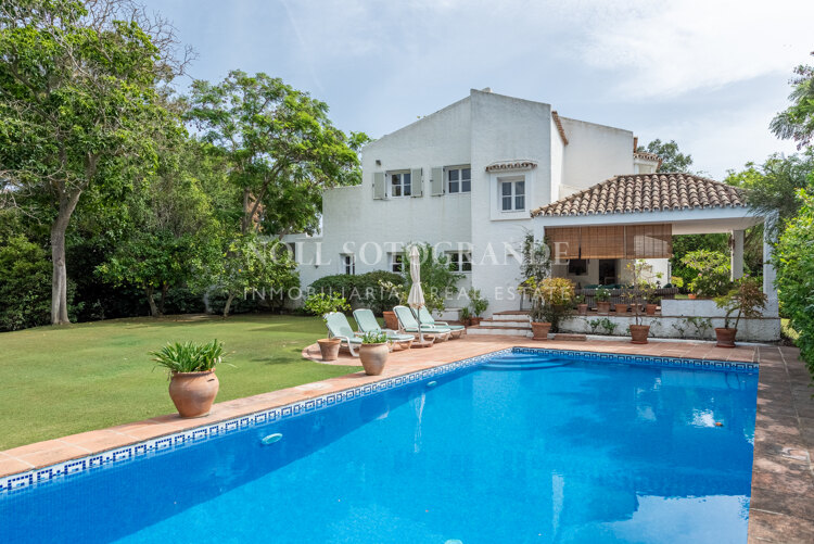 Villa Eucalyptus Bloom - Sotogrande Alto, Villa Tradicional Con Encanto En Venta