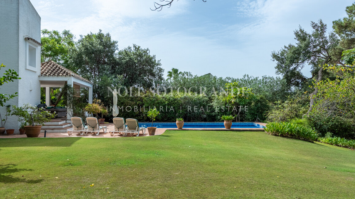 Villa Eucalyptus Bloom - Sotogrande Alto, Charmante traditionelle Villa zu verkaufen