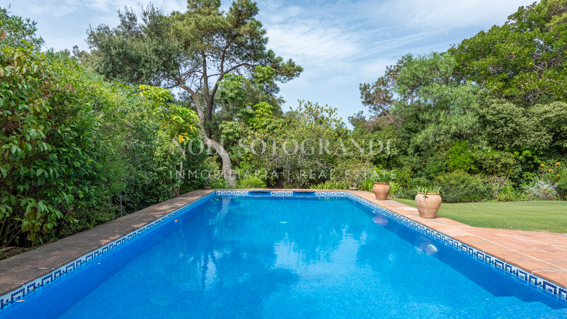 Villa Eucalyptus Bloom - Sotogrande Alto, Charmante traditionelle Villa zu verkaufen