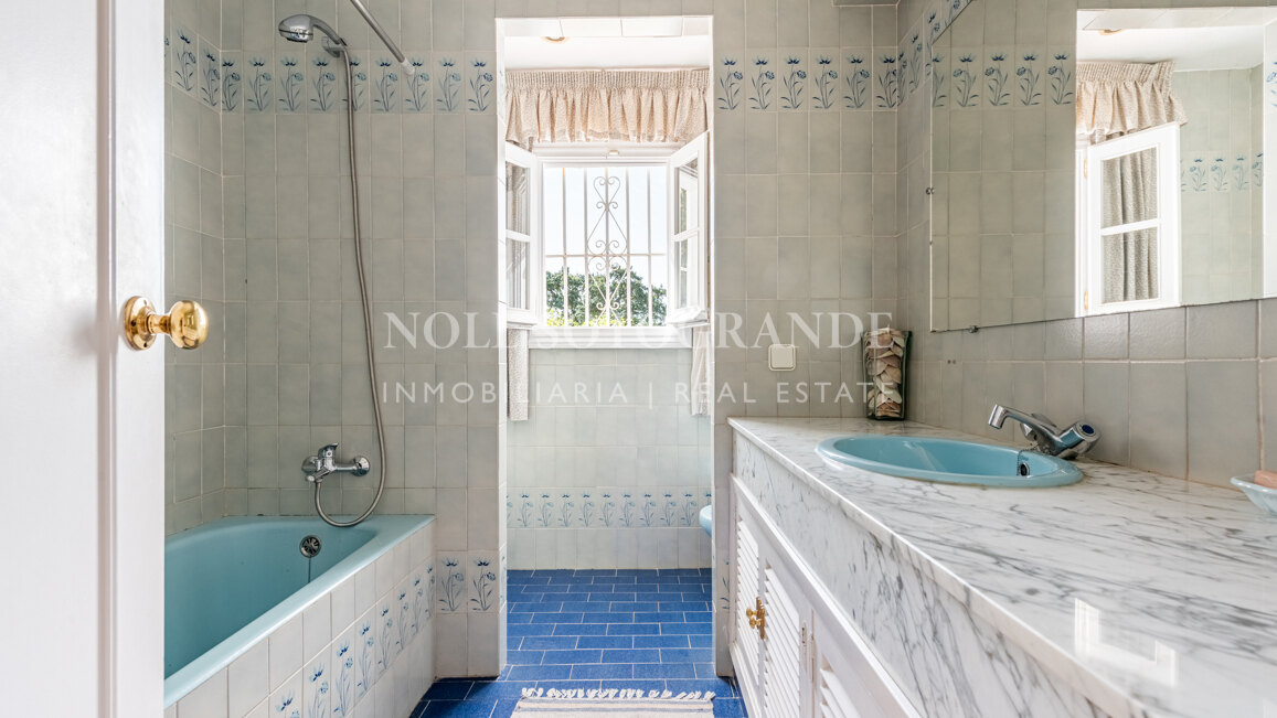 Villa Eucalyptus Bloom - Sotogrande Alto, Charmante traditionelle Villa zu verkaufen