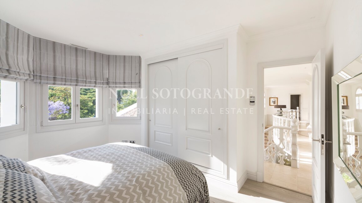 Villa Margarita - Elegante Villa mit sieben Schlafzimmern und atemberaubendem Meerblick in Sotogrande