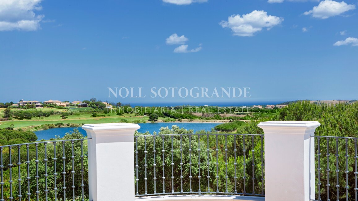 Villa Margarita - Elegante Villa mit sieben Schlafzimmern und atemberaubendem Meerblick in Sotogrande