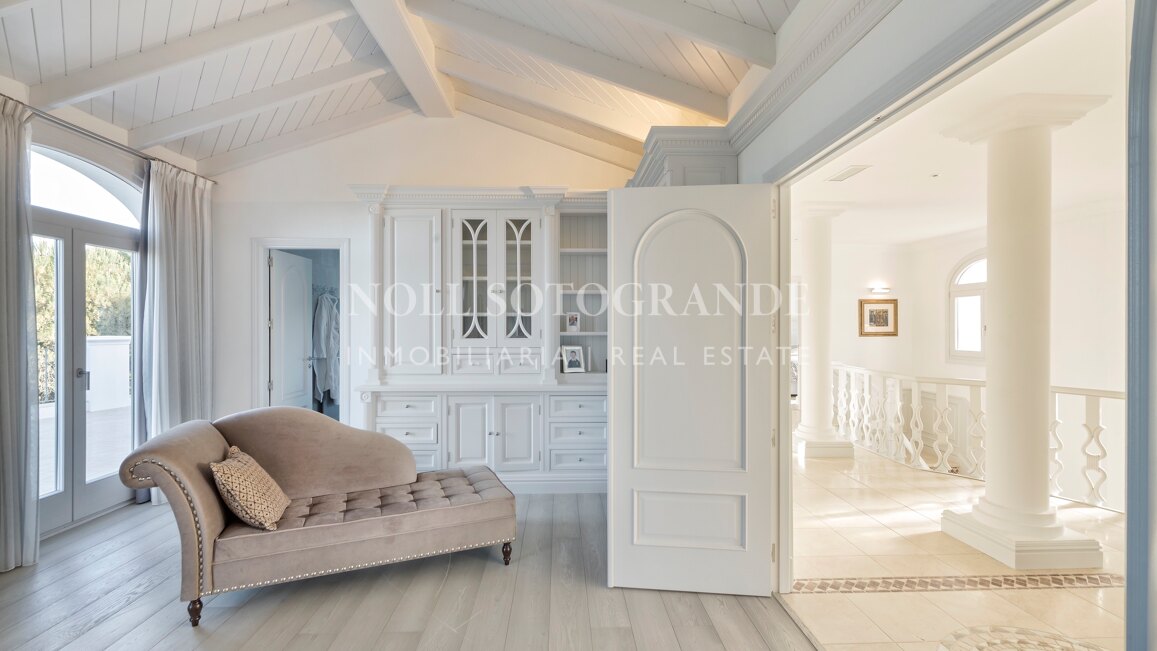 Villa Margarita - Elegante Villa mit sieben Schlafzimmern und atemberaubendem Meerblick in Sotogrande