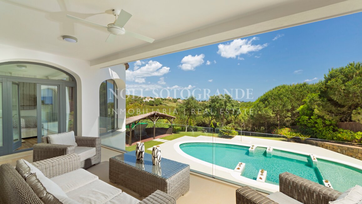 Villa Margarita - Elegante Villa mit sieben Schlafzimmern und atemberaubendem Meerblick in Sotogrande