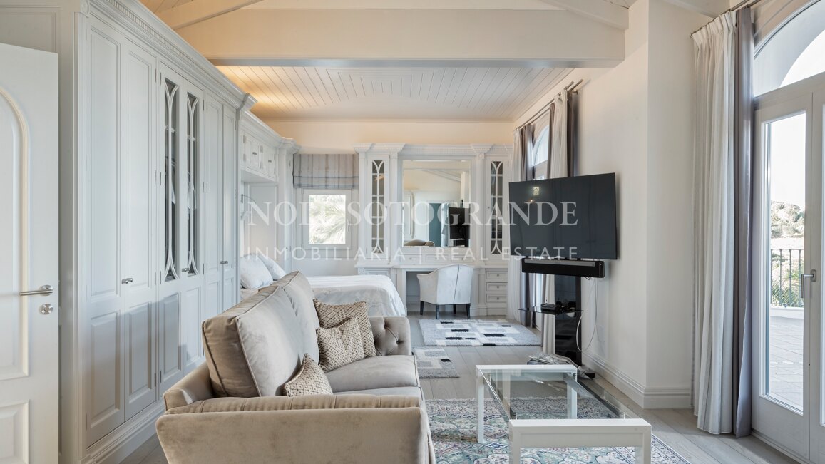 Villa Margarita - Elegante Villa mit sieben Schlafzimmern und atemberaubendem Meerblick in Sotogrande