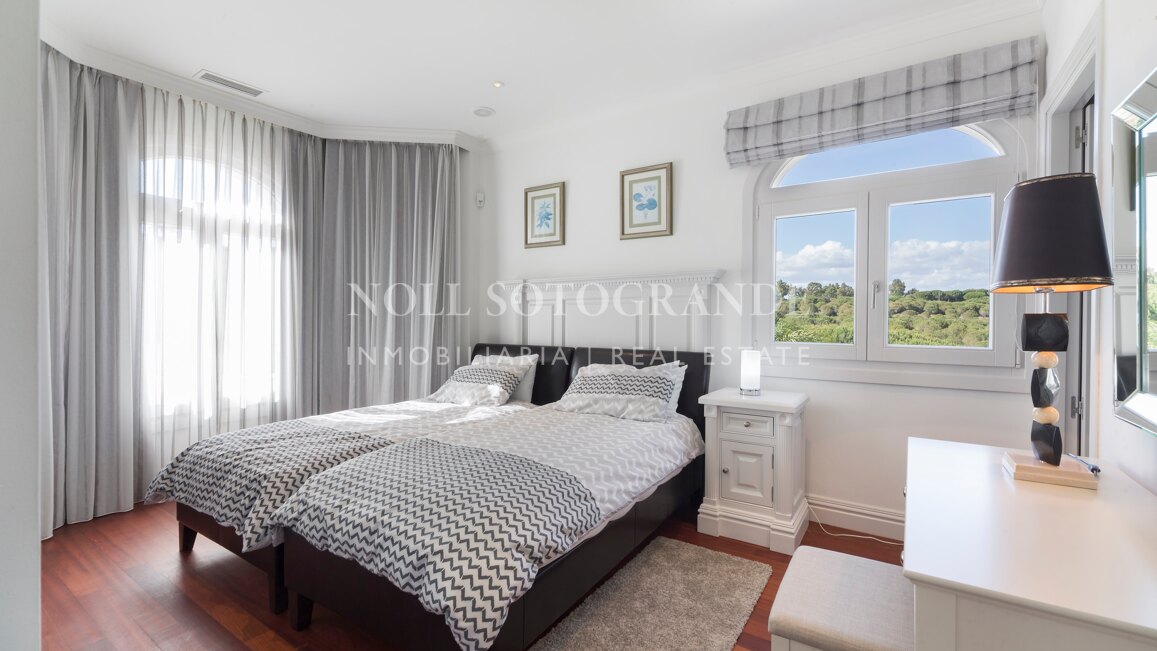 Villa Margarita - Elegante Villa mit sieben Schlafzimmern und atemberaubendem Meerblick in Sotogrande