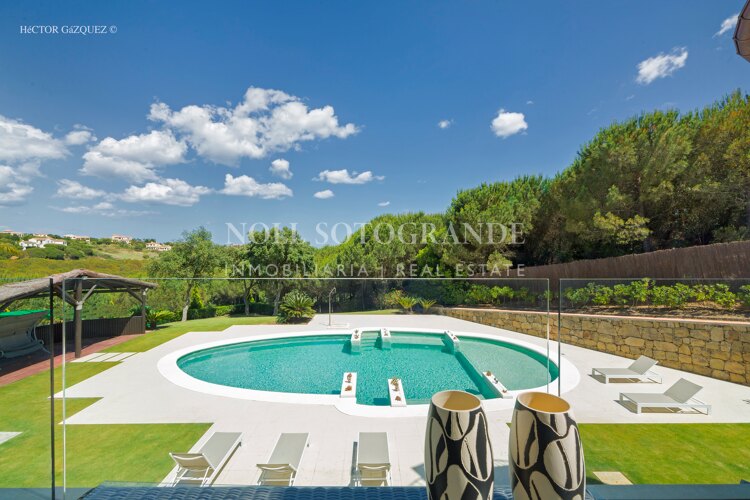 Villa Margarita - Elegante Villa mit sieben Schlafzimmern und atemberaubendem Meerblick in Sotogrande