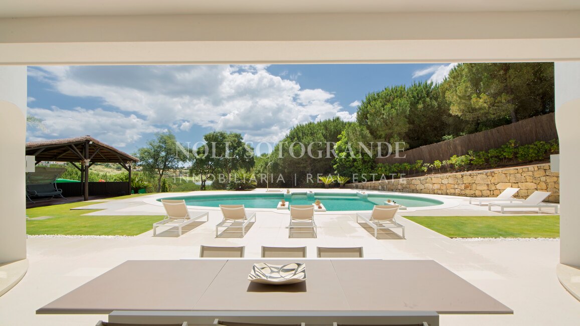Villa Margarita - Elegante Villa mit sieben Schlafzimmern und atemberaubendem Meerblick in Sotogrande