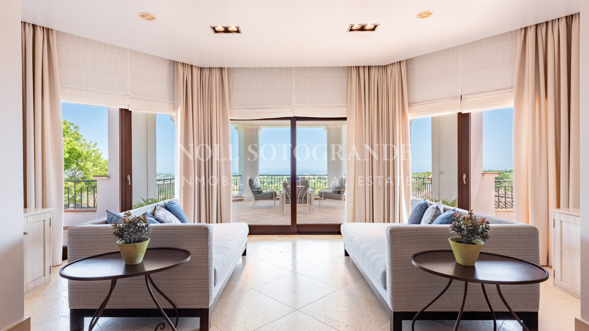 Villa Gaura Bloom - Luxuriöse 6-Schlafzimmer-Villa mit Meerblick in Sotogrande Alto