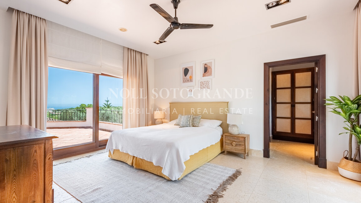 Villa Gaura Bloom - Luxuriöse 6-Schlafzimmer-Villa mit Meerblick in Sotogrande Alto