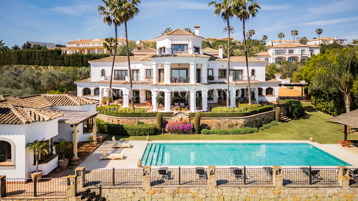 Villa Gaura Bloom - Luxuriöse 6-Schlafzimmer-Villa mit Meerblick in Sotogrande Alto