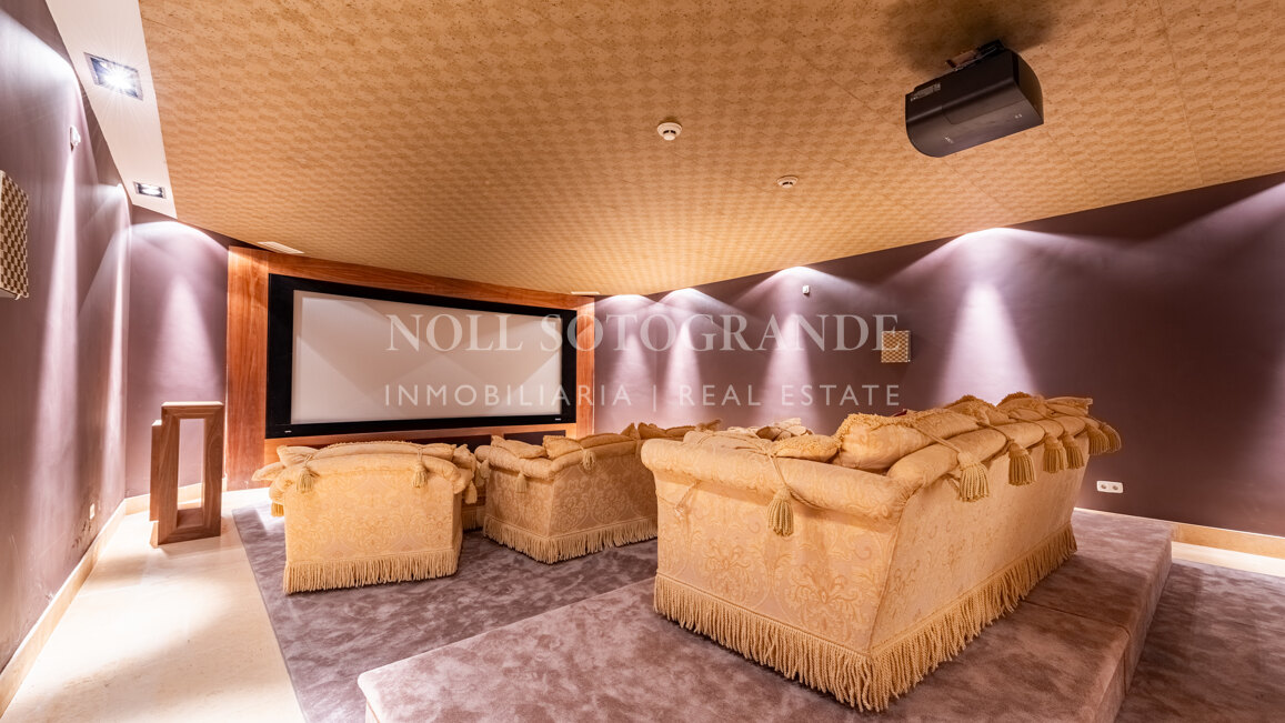 Villa Gaura Bloom - Luxuriöse 6-Schlafzimmer-Villa mit Meerblick in Sotogrande Alto