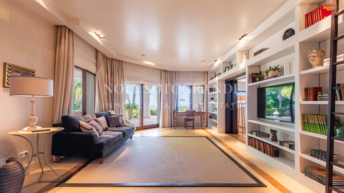 Villa Gaura Bloom - Luxuriöse 6-Schlafzimmer-Villa mit Meerblick in Sotogrande Alto