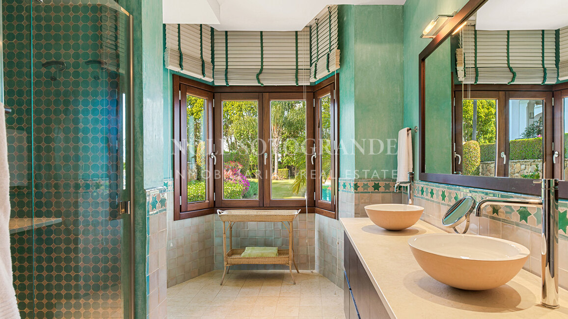 Villa Gaura Bloom - Luxuriöse 6-Schlafzimmer-Villa mit Meerblick in Sotogrande Alto