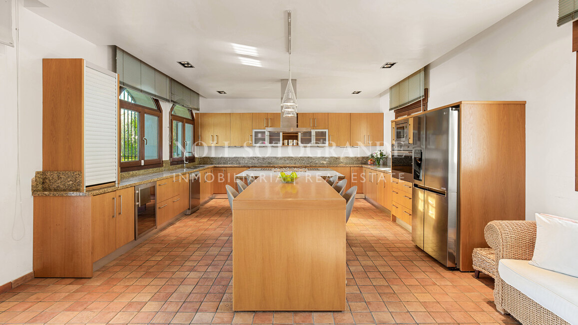 Villa Gaura Bloom - Luxuriöse 6-Schlafzimmer-Villa mit Meerblick in Sotogrande Alto