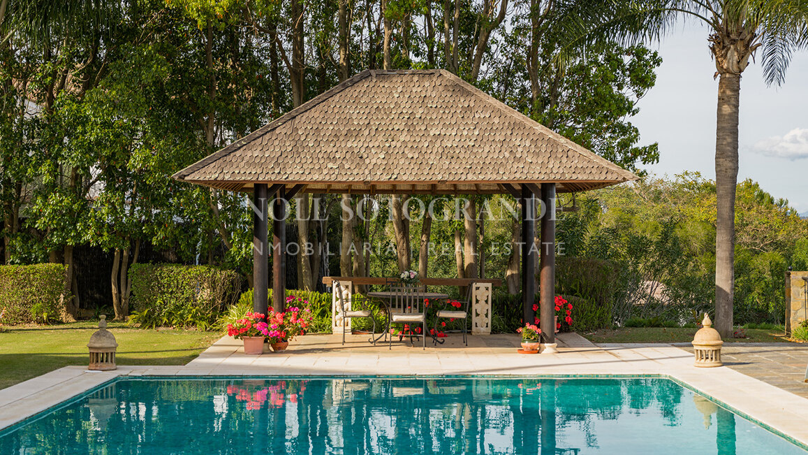 Villa Gaura Bloom - Luxuriöse 6-Schlafzimmer-Villa mit Meerblick in Sotogrande Alto