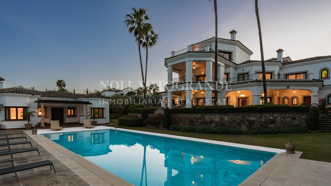 Villa Gaura Bloom - Luxuriöse 6-Schlafzimmer-Villa mit Meerblick in Sotogrande Alto