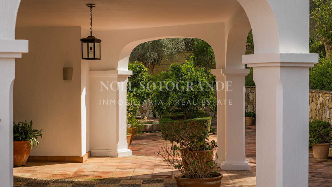 Villa Gaura Bloom - Luxuriöse 6-Schlafzimmer-Villa mit Meerblick in Sotogrande Alto