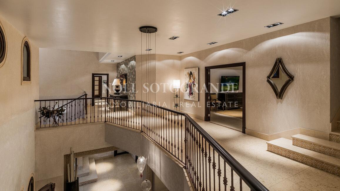 Villa Gaura Bloom - Luxuriöse 6-Schlafzimmer-Villa mit Meerblick in Sotogrande Alto