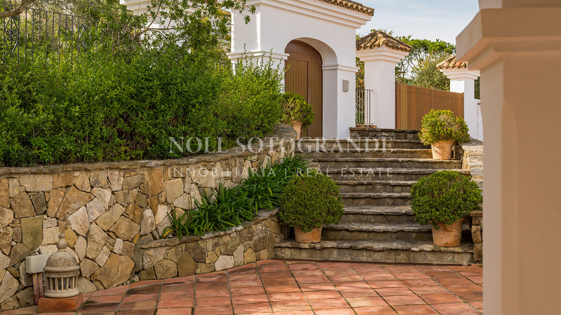Villa Gaura Bloom - Luxuriöse 6-Schlafzimmer-Villa mit Meerblick in Sotogrande Alto